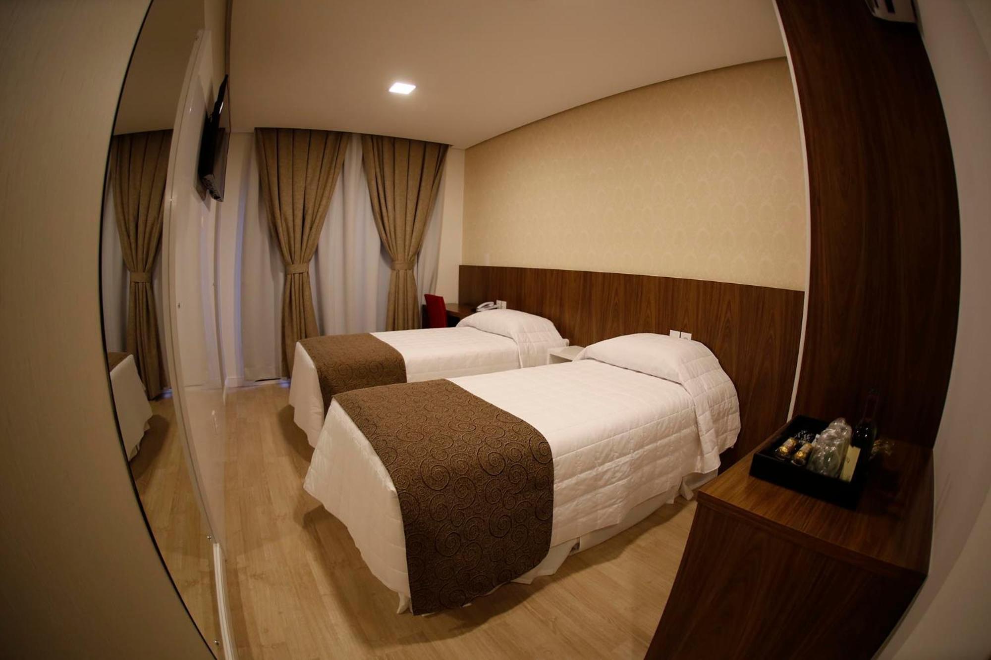 Holiday & Business Hotel - Em Frente Ao Centro De Eventos E Arena Conda Chapecó Szoba fotó