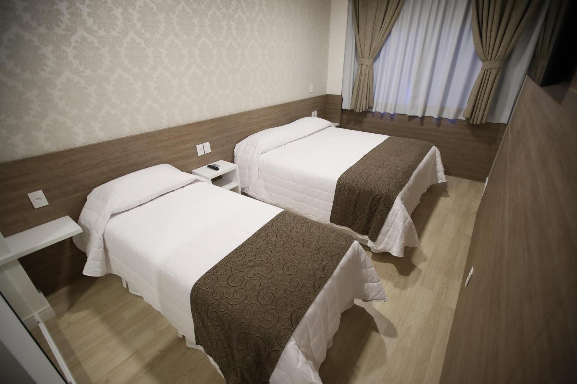 Holiday & Business Hotel - Em Frente Ao Centro De Eventos E Arena Conda Chapecó Szoba fotó