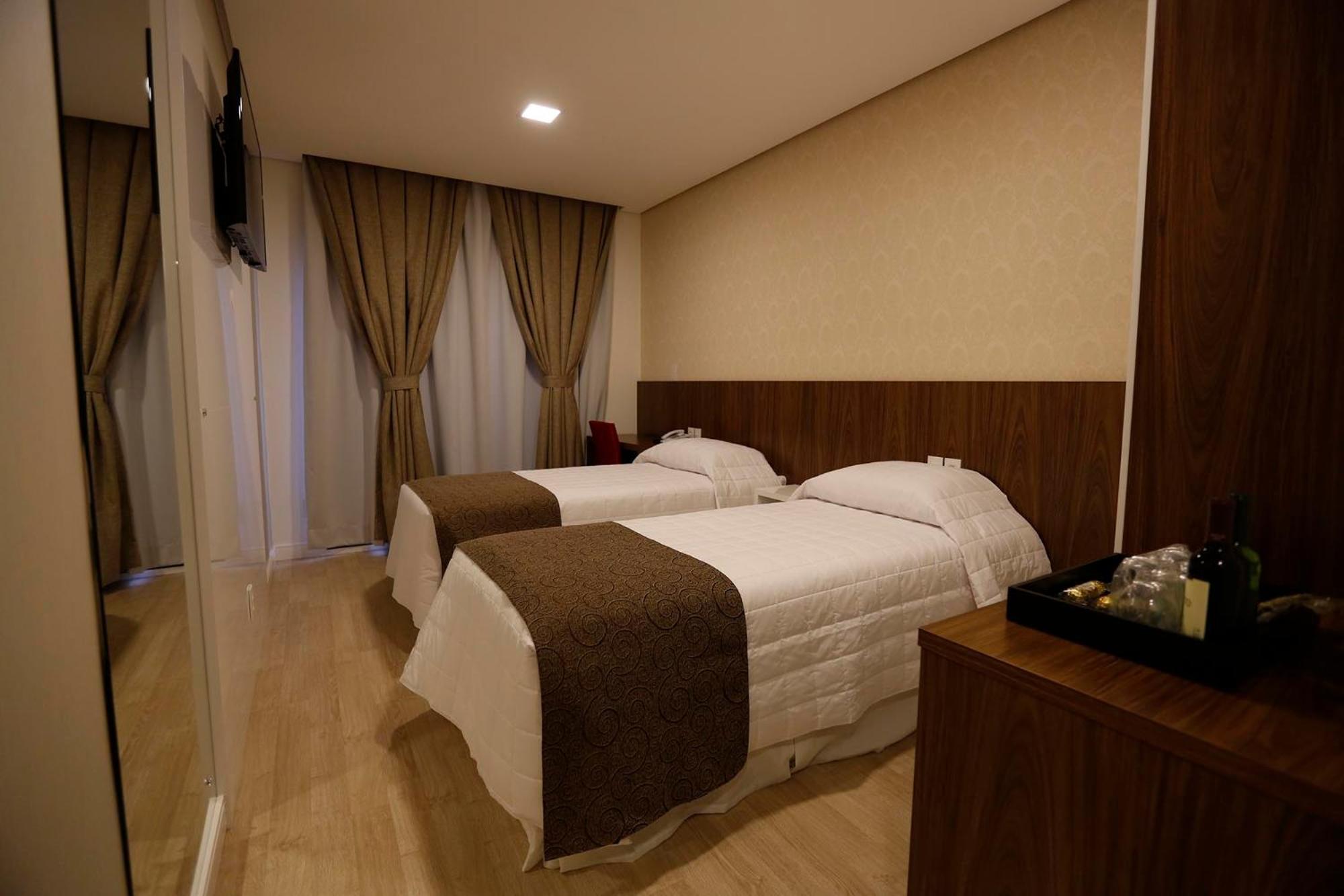Holiday & Business Hotel - Em Frente Ao Centro De Eventos E Arena Conda Chapecó Szoba fotó