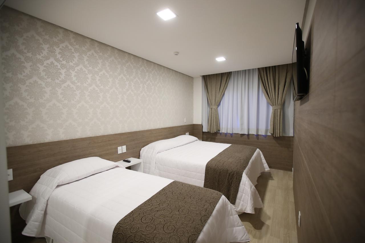 Holiday & Business Hotel - Em Frente Ao Centro De Eventos E Arena Conda Chapecó Szoba fotó